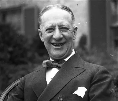Plusieurs fois gouverneur de l'Etat de New York entre 1919 et 1929, il est, après un échec à la convention démocrate de 1924, investi en 1928 candidat à la présidentielle. Il est battu par Hoover. De qui s'agit-il ?