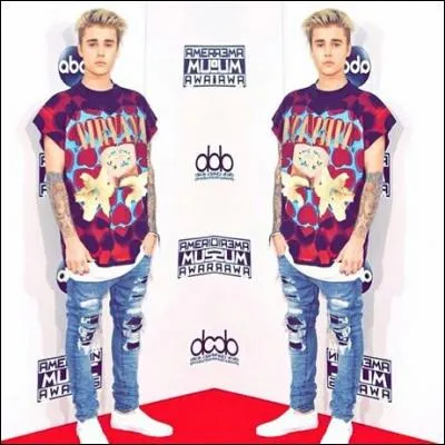 Laquelle de ses chansons a dépassé le milliard de vues sur YouTube ?