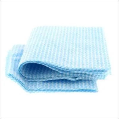 Lingettes > Pour les inconditionnels : 1 verre de vinaigre blanc, 10 gouttes d'huiles essentielles (moitié arbre à thé, moitié citron) et 1 cuillerée à soupe de liquide vaisselle. Qu'utiliserez-vous comme lingettes ?