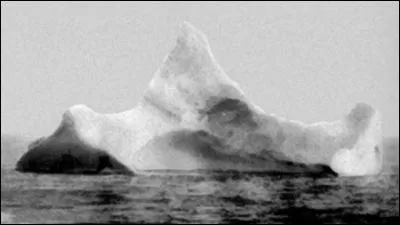 Voici un iceberg célèbre et maudit. À quoi est-il relié pour créer un émoi avec cette photographie de 1912 retrouvée ?