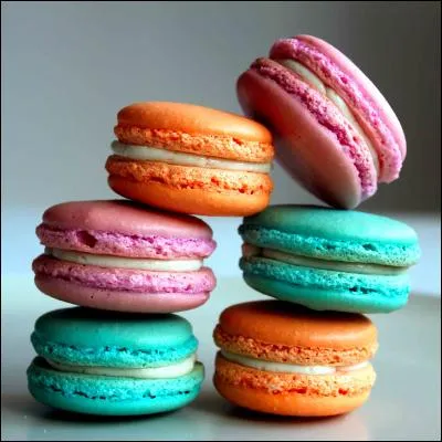 Quelle autre reine importa "les macarons" en France ?