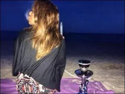 Avec qui Tal a-t-elle fum&eacute; la premi&egrave;re fois ?