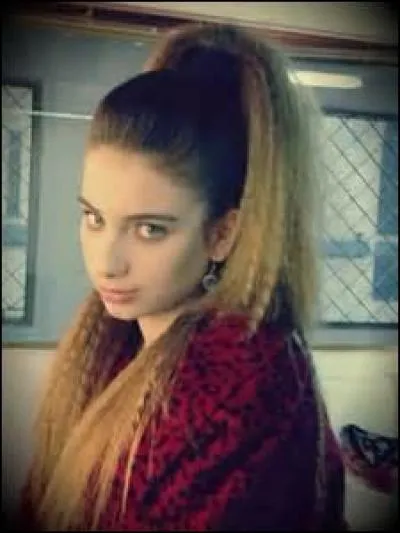 Est-elle un vampire ? Quel est son nom ?