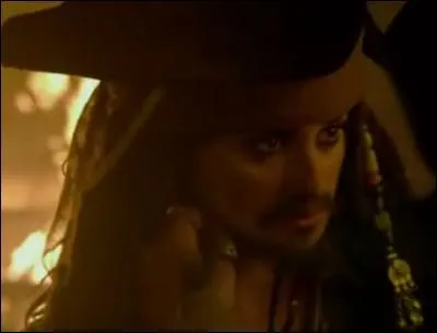 Dans "Pirates des Caraïbes 4" , comment se nomme la femme qui se déguise en Jack Sparrow ?