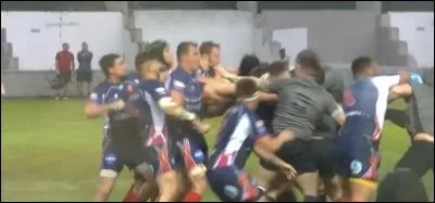 Vrai ou faux ? Une importante bagarre s'est déroulée entre deux équipes de basket : la Royal Navy et la Marine Nationale.