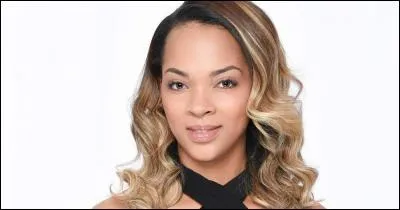 Qui est cette pr&eacute;tendante tr&egrave;s mature (pour moi elle est immature ! ) ?