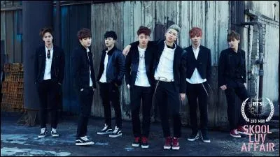 Lorsqu'un membre se réveille plus tôt que les autres, que fait-il pour les réveiller ?