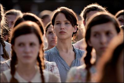 Pourquoi Katniss se porte-t-elle volontaire pour participer aux Hunger Games ?
