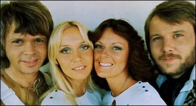 Avec quel titre le groupe Abba remporta-t-il le grand prix de l'Eurovision en 1973 ?