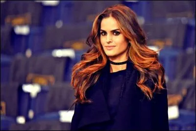 S'il n'est pas gentil, le compagnon de cette dame, gardien de but de son état, pourrait lui aussi y passer. Comment donc ?