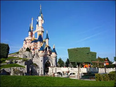 De quelle princesse est le château à Disneyland Paris ?