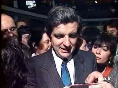 Ministre de la Recherche de 1981 à 1983, pus de l'Education nationale de 1984 à 1986, il est ensuite Ministre de la Défense de 1988 à 1991 et Ministre de l'Intérieur de 1997 à 2000. De qui s'agit-il ?
