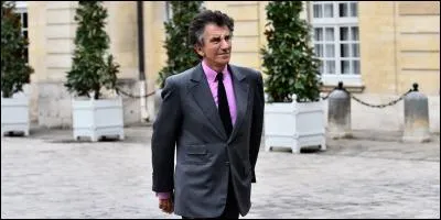 Il a été Ministre de la Culture de 1981 à 1986, de 1988 à 1993 et Ministre de l'Education Nationale en 1992-93 et de 2000 à 2002. De qui s'agit-il ?