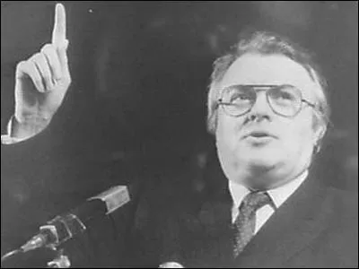 Il a été Premier Ministre de 1981 à 1984. De qui s'agit-il ?