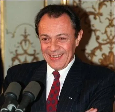 Il a été, de 1981 à 1985 Ministre de l'Aménagement du Territoire puis de l'Agriculture de 1981 à 1985 et Premier Ministre de 1988 à 1991. De qui s'agit-il ?