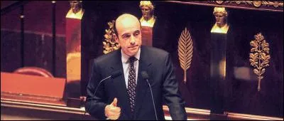 Il a été Ministre du Budget de 1986 à 1988, des Affaires Etrangères de 1993 à 1995 puis à nouveau de 2011 à 2012, Premier Ministre de 1995 à 1997, Ministre de la Défense de 2010 à 2011. De qui s'agit-il ?