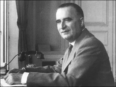 Il a été Premier Ministre de 1962 à 1968. De qui s'agit-il ?