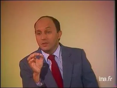 Il a été Ministre du Budget puis de l'Industrie entre 1981 et 1984, Premier Ministre de 1984 à 1986, puis Ministre de l'Economie et des Finances de 2000 à 2002 et ministre des Affaires Etrangères de 20012 à 2016. De qui s'agit-il ?