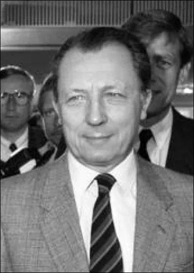 Il a été Ministre de l'Economie et des Finances de 1981 à 1984. De qui s'agit-il ?