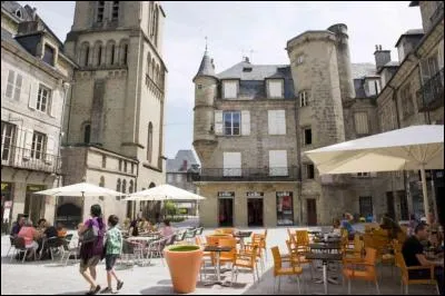 C'est la ville la plus importante de son département et celle d'origine de Patrick Sébastien.