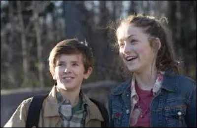 Comment le frère et la sur du personnage principal s'appellent-ils ?