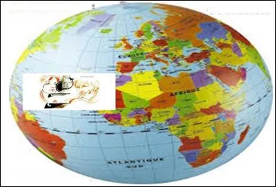 Qui chante cette chanson ?
"Deux étrangers au bout du monde, si différents
Deux inconnus deux anonymes, mais pourtant, 
Pulvérisés sur l'autel
De la violence éternelle" ?