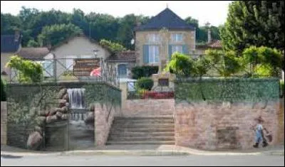 Je vous emmène à la découverte de Gouex, où nous verrons ces trompe-l'il. Village de la Vienne, il se situe dans la nouvelle région ...