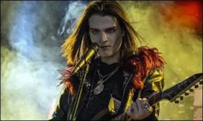 Comment s'appelle l'amie de Mirco ?