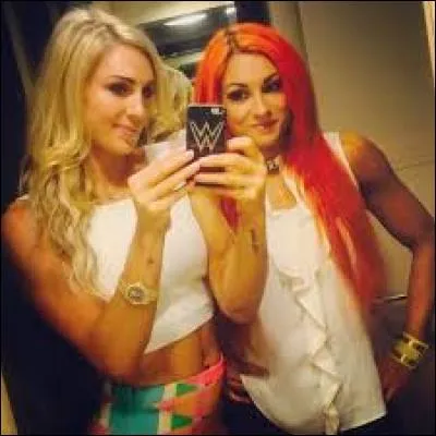 Face à quelle lutteuse Charlotte et Becky Lynch lutteront-elles pour le titre des divas ?