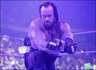 Face à qui The Undertaker catchera-t-il dans sa spécialité, un Hell in a Cell Match ?