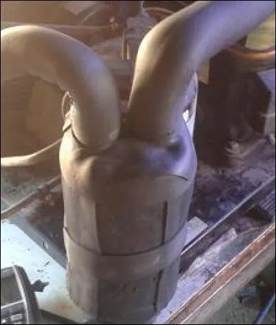 Quel est ce composant avec seulement deux tubes dans l'isolant ?