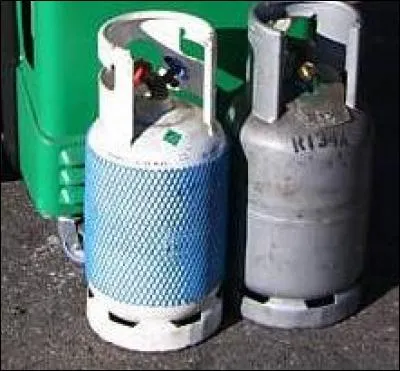 Le fluide R22 est interdit en recharge depuis quelques années. Quel est le type de ce fluide frigorigène ?