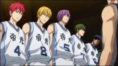 Combien y a-t-il de membres (non officiellement) dans l'équipe de Teiko ?