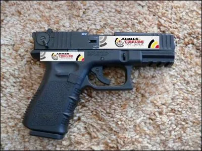 Non, ceci n'est pas un Glock.
C'est un ...