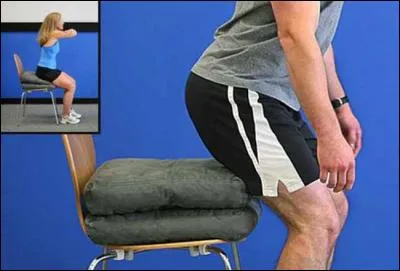 Interdit de s'asseoir sur un coussin ou un oreiller sous peine de furoncles : il faut être mal assis en/au ... (Complétez ! )