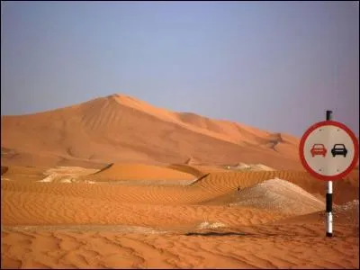 Que doit-on faire pour éviter le mauvais oeil après l'achat d'une voiture neuve, à Oman ?