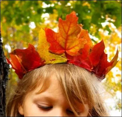 Dans quel pays doit-on porter une couronne de feuilles de noisetier pour voir son voeu exhaussé ?