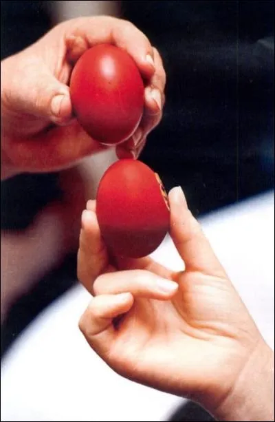 Dans ce pays, il faut toucher du rouge lorsque deux personnes prononcent les mêmes mots par inadvertance. Lequel ?