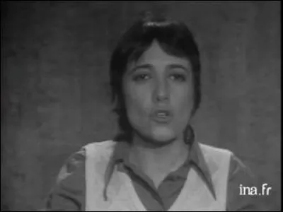 Porte-parole du mouvement trotskiste "Lutte Ouvrière", elle a été six fois candidate à l'élection présidentielle, de 1974 à 2007. De qui s'agit-il ?