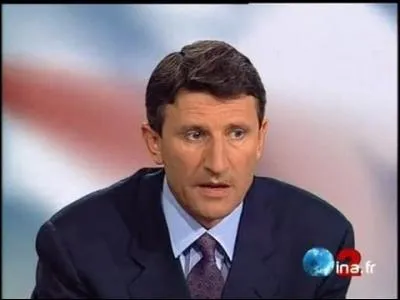 Il a été le candidat de la droite souverainiste aux élections présidentielles de 1995 et de 2007. De qui s'agit-il ?