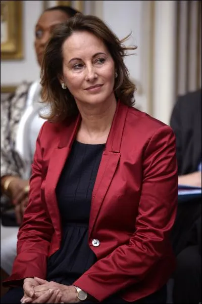 Candidate pour le Parti Socialiste à la Présidentielle de 2007, elle est la première femme présente au second tour de cette élection. De qui s'agit-il ?