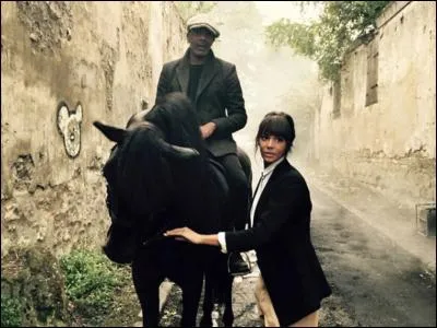 Dans son clip "Il faut vivre", Shy'm met en avant une passion qui lui a été transmise par son père. Laquelle ?