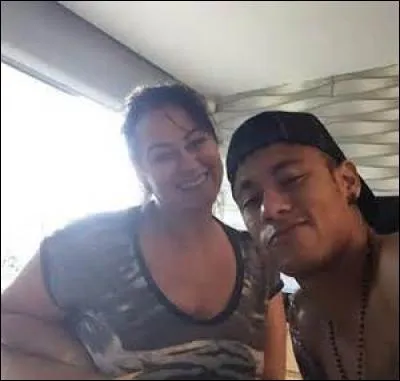 Comment s'appelle sa mère ?