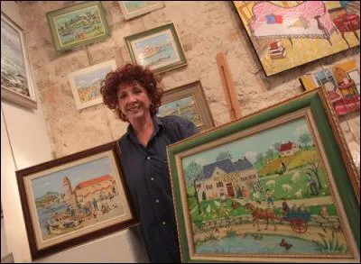 Chanteuse et actrice française, née à Perpignan le 12 janvier, c'est une fleur de province qui maintenant peint de jolis petits tableaux naïfs.