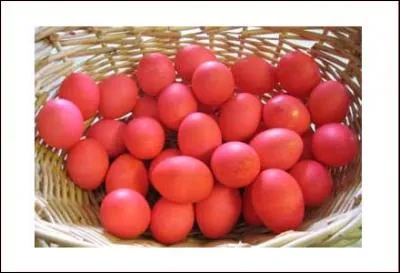 En Serbie, on colore les oeufs essentiellement en rouge. On s'échange les oeufs durant la semaine qui suit sauf le premier, pourquoi ?