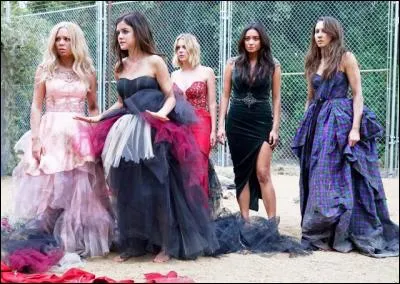 Quelles personnes sauvent les filles dans la saison 6 ?