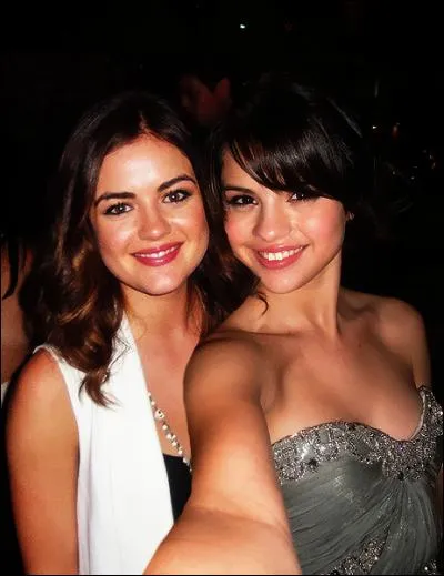 Avec qui Selena est-elle ?