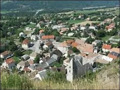 Village paca&iuml;en de l'arrondissement de Gap, La Roche-des-Arnauds se situe dans le d&eacute;partement ...