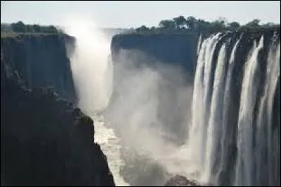 Nous arrivons dans le trio de tête, les chutes mondialement connues, Quizbiziennes, Quizbiziens, I presume, mettez un nom sur les chutes Victoria !