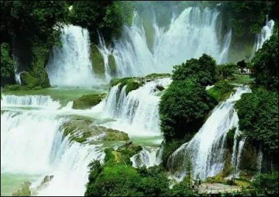 Puisque vous aimez ce qui est beau, n'hésitez pas, en avion, ça vaut vraiment la peine d'y faire un saut, visitez Zangbubadong, et prenez l'avion pour ...